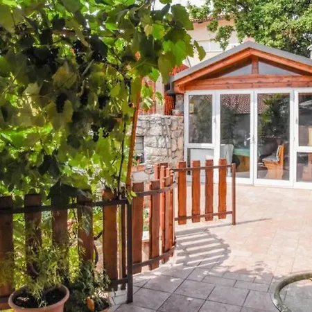 Apartman Cozy Under The Vine Sezana