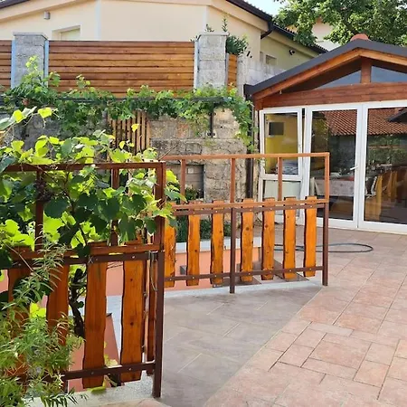 Cozy Under The Vine
