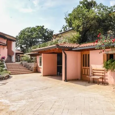 Apartman Cozy Under The Vine Sezana
